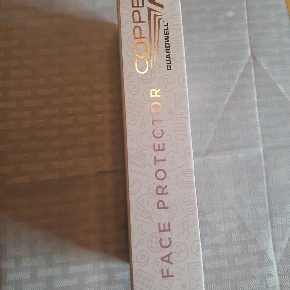 Face protector - Picture 5 of 5